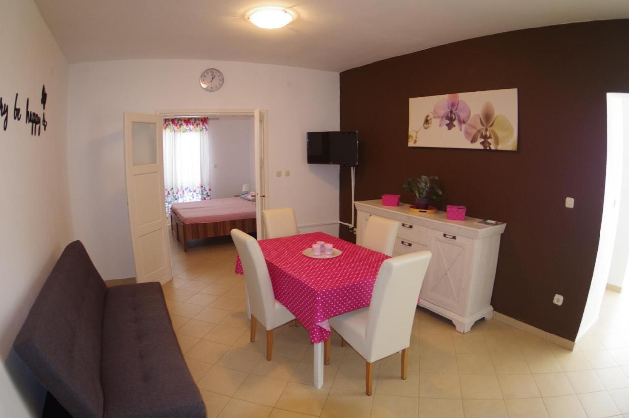 Holiday Apartments In House Sanja Rakalj Exterior photo